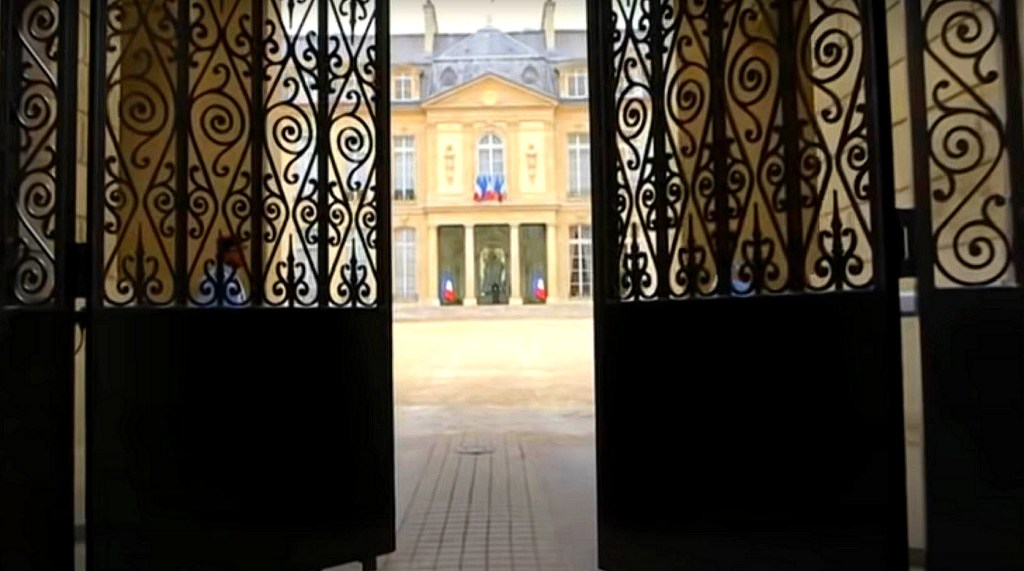 Afflux de prétendants aux portes du&nbsp;pouvoir